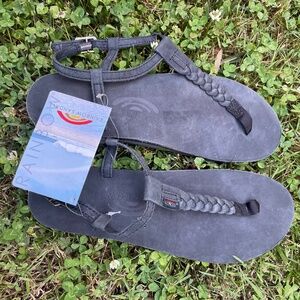 NWT Rainbow black leather braided ankle strap sandles